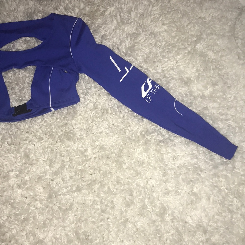 LF LONG SLEEVE BUCKLE FRONT TOP - Picture 5 of 8